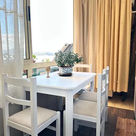 Sandra's Sea View Апартаменты *